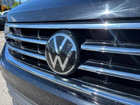 Certified 2023 Volkswagen Tiguan SE w/ Panoramic Sunroof Package FWD image 11