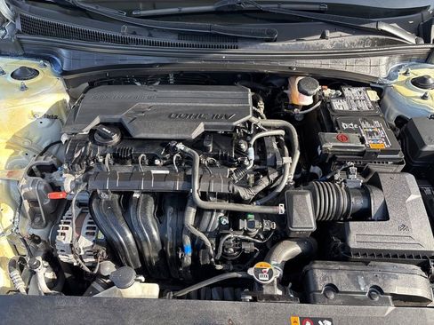 Used 2023 Hyundai Elantra SE FWD image 17
