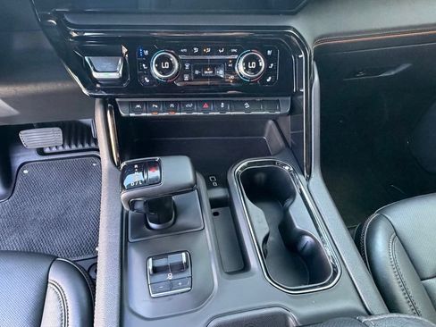 Used 2025 GMC Sierra 1500 AT4 w/ AT4 Premium Package AWD/4WD image 37