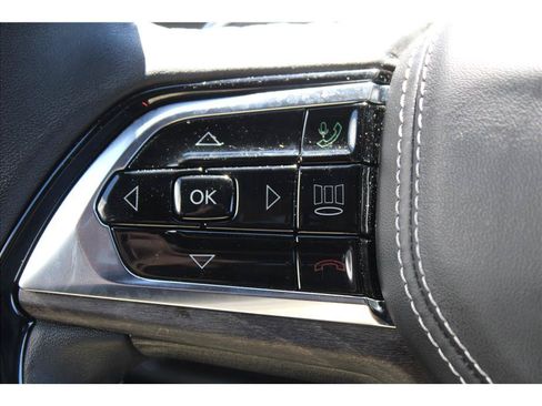 Used 2022 Jeep Grand Cherokee Overland w/ Advanced Protech Group III AWD/4WD image 19