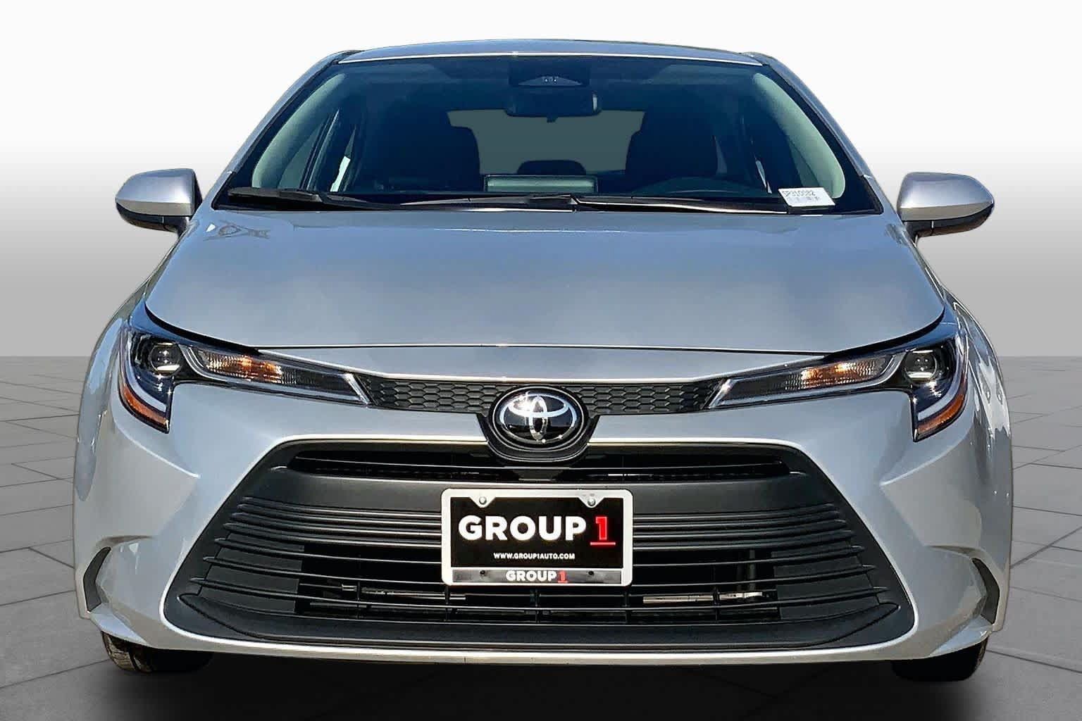 Used 2025 Toyota Corolla LE FWD image 4