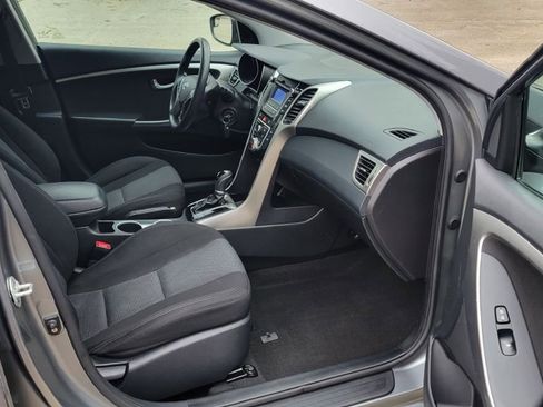 Used 2017 Hyundai Elantra GT image 13