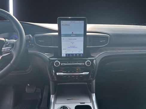 Used 2023 Ford Explorer Platinum w/ Technology Package image 11