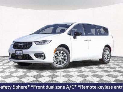 New 2026 Chrysler Pacifica Select