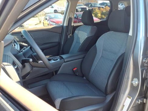 Used 2021 Nissan Rogue SV image 9