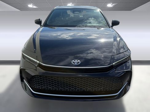 Used 2025 Toyota Crown XLE image 6