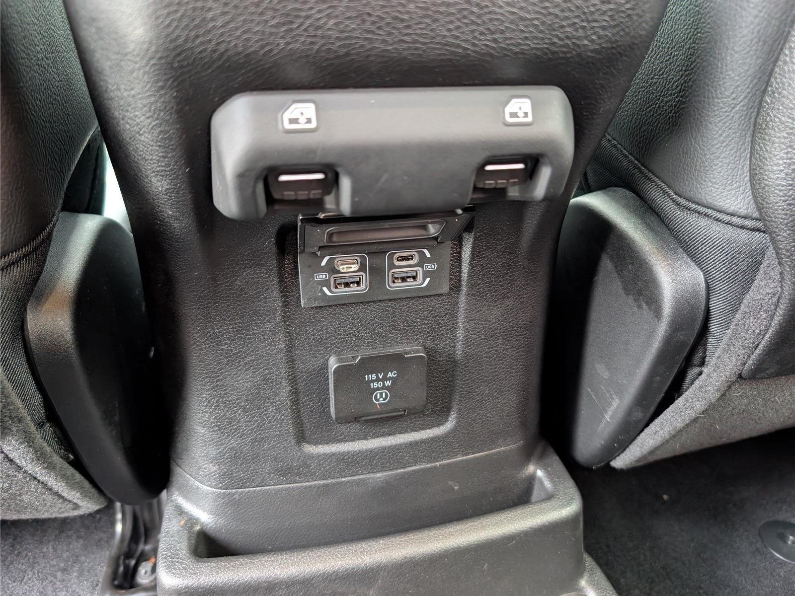 Used 2025 Jeep Wrangler Unlimited Sahara AWD/4WD image 15