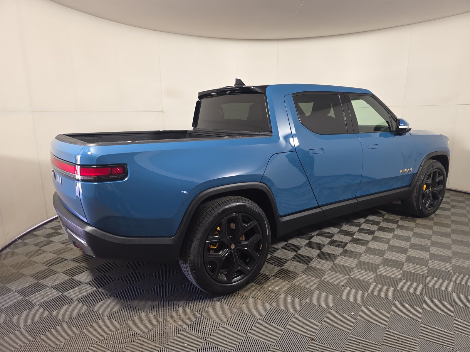 Used 2022 Rivian R1T Adventure AWD/4WD image 5