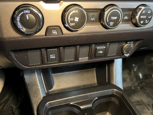 Used 2021 Toyota Tacoma SR image 35
