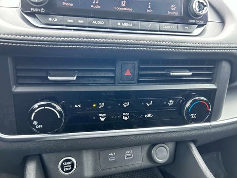 Used 2023 Nissan Rogue S image 30