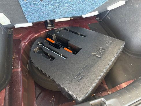 Used 2018 Nissan Kicks SV FWD image 12