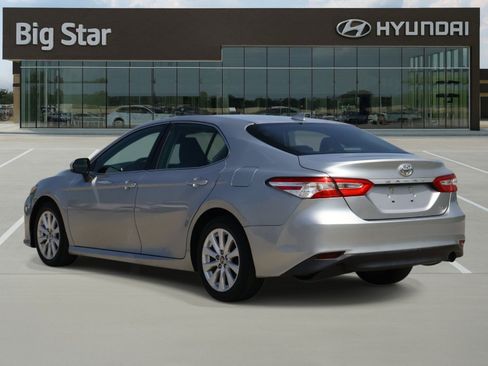Used 2020 Toyota Camry LE FWD image 3