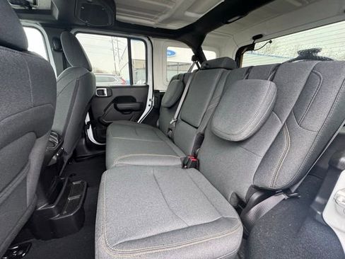 Used 2024 Jeep Wrangler Unlimited w/ Convenience Group image 12