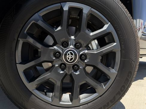 Used 2025 Toyota Tundra Platinum AWD/4WD image 9