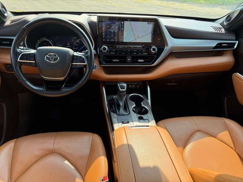 Used 2021 Toyota Highlander Platinum AWD/4WD image 17