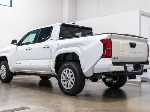Certified 2026 Toyota Tacoma SR5 AWD/4WD image 7