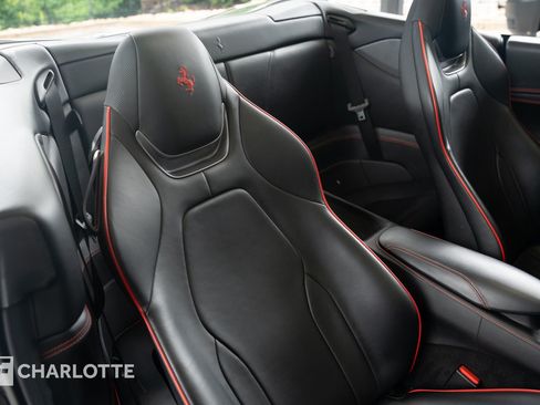 Used 2020 Ferrari Portofino RWD image 34