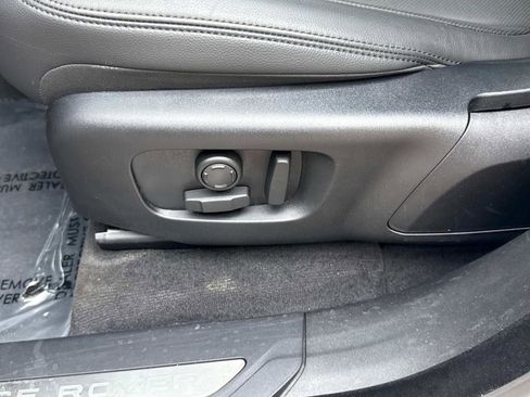 Certified 2025 Land Rover Range Rover Velar Dynamic SE image 19