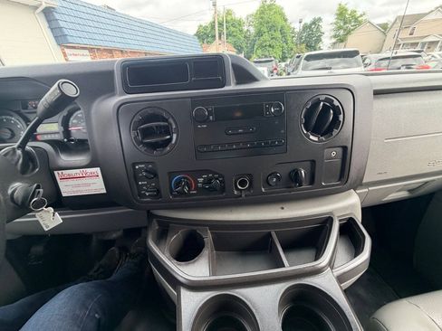 Used 2014 Ford E-250 and Econoline 250 Extended w/ Power Group RWD image 7