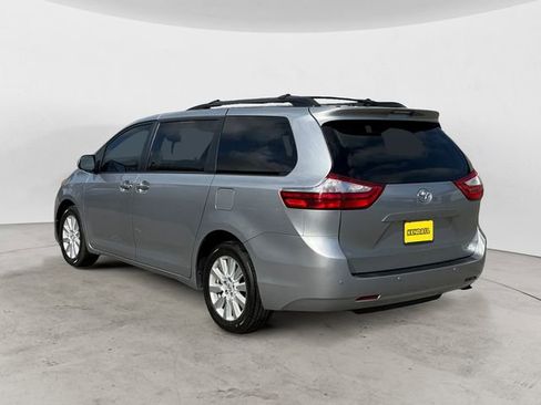 Used 2017 Toyota Sienna XLE w/ XLE Navigation Package AWD/4WD image 3