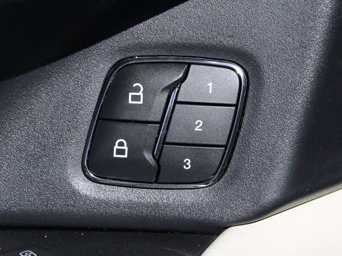 Used 2019 Ford Expedition Platinum image 16