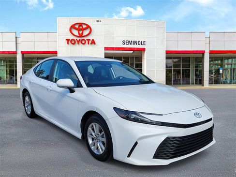 Used 2025 Toyota Camry LE image 2