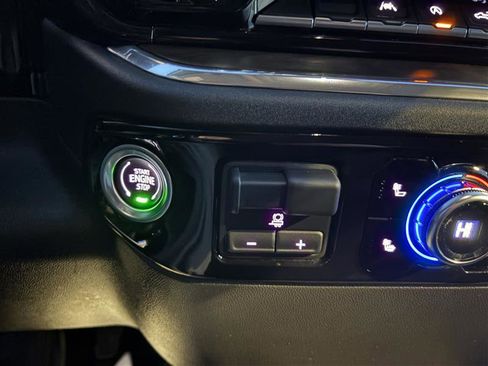 Used 2025 GMC Sierra 1500 SLT image 19