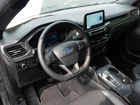 Used 2025 Ford Escape ST-Line FWD image 3