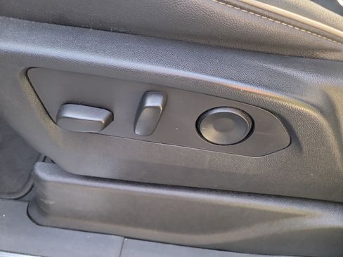 Used 2023 Chevrolet Suburban Premier image 24