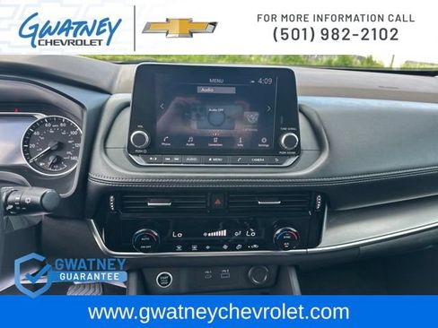 Used 2022 Nissan Rogue SV FWD image 17
