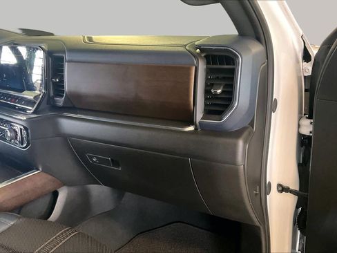 Used 2024 Chevrolet Silverado 2500 High Country w/ High Country Premium Package AWD/4WD image 17