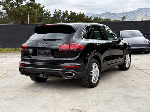 Used 2016 Porsche Cayenne AWD/4WD image 4
