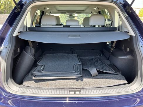 Used 2023 Volkswagen Tiguan SE w/ Panoramic Sunroof Package FWD image 23