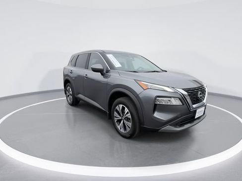 Used 2023 Nissan Rogue SV image 2