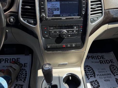 Used 2012 Jeep Grand Cherokee Laredo AWD/4WD image 24