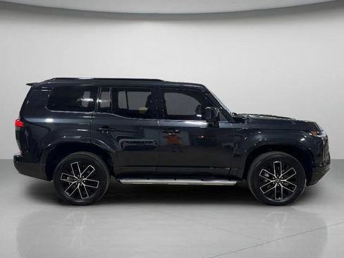 Used 2024 Lexus GX 550 AWD/4WD image 2