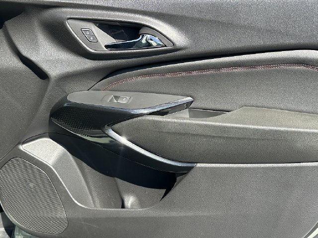 Used 2024 Chevrolet Trax RS w/ Sunroof Package FWD image 11