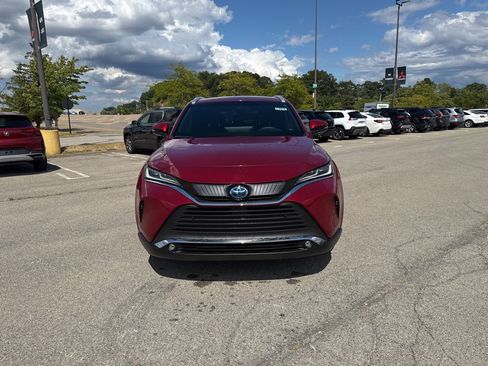 Used 2023 Toyota Venza XLE image 18