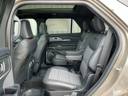 New 2026 Ford Explorer ST-Line w/ ST-Line Street Pack image 18