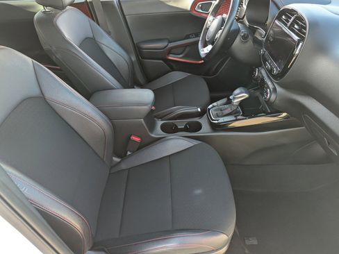 Used 2023 Kia Soul GT-Line image 13