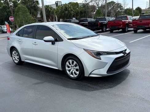 Used 2023 Toyota Corolla LE FWD image 7