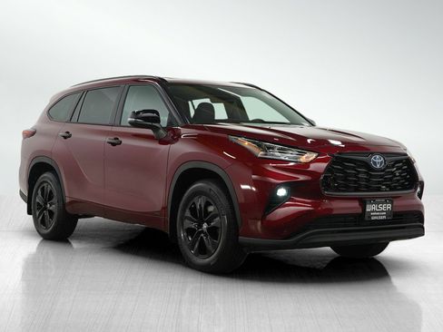 Used 2024 Toyota Highlander XLE image 7