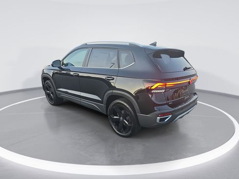 New 2025 Volkswagen Taos SEL image 5