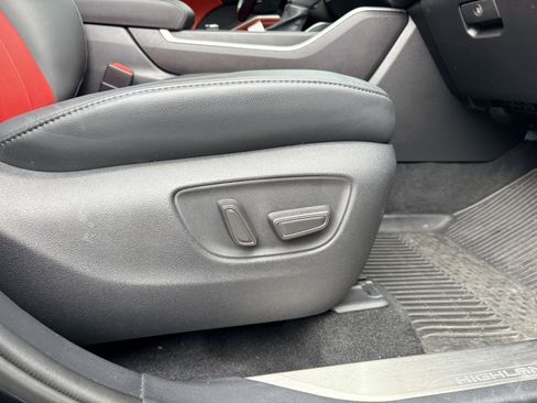Used 2021 Toyota Highlander XSE AWD/4WD image 19