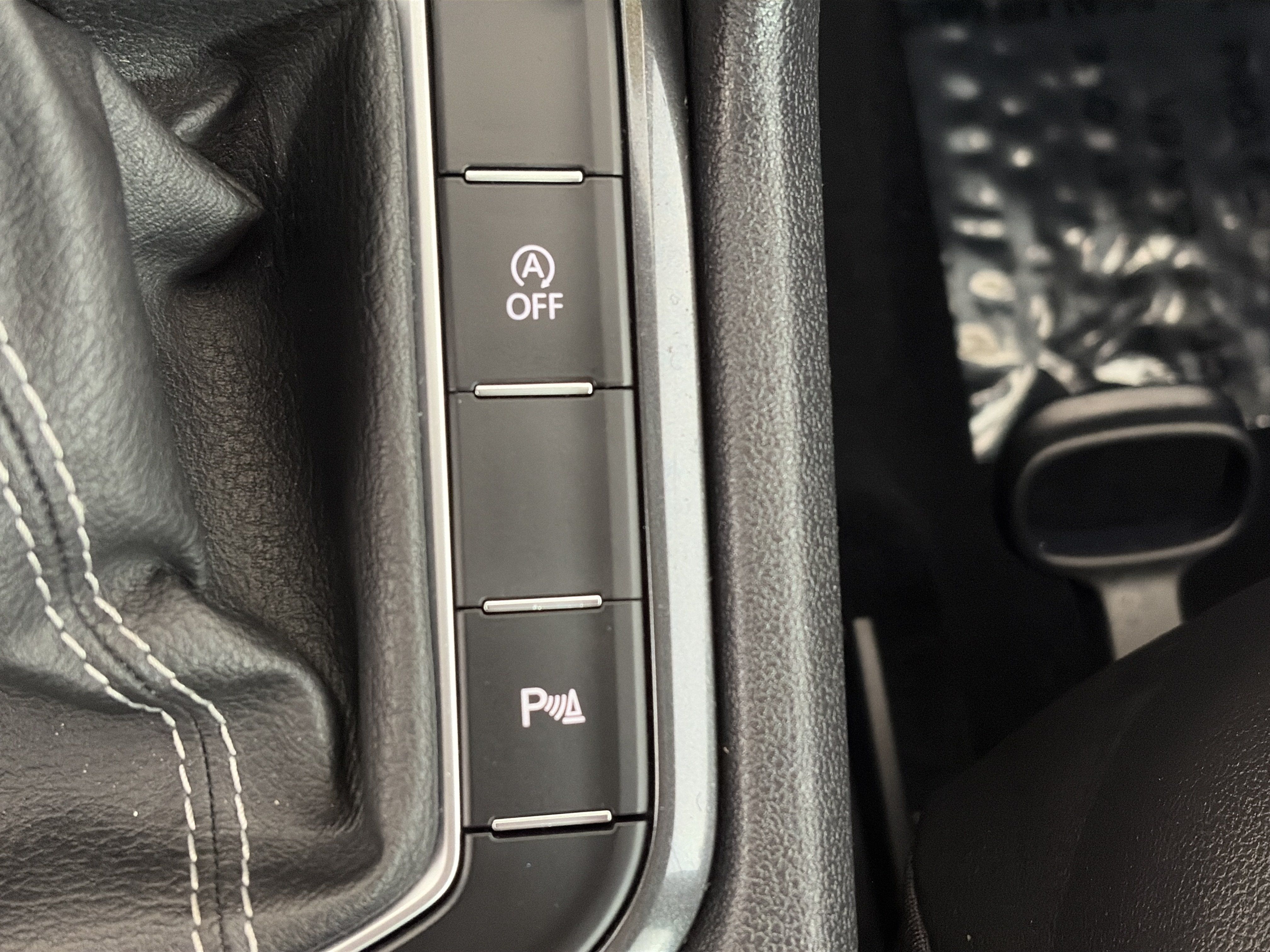 Used 2022 Volkswagen Tiguan SE R-Line FWD image 25
