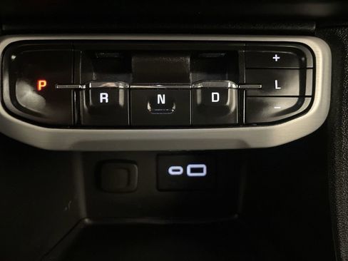 Used 2023 GMC Acadia SLE w/ Elevation Edition FWD image 10
