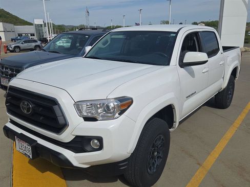 Used 2020 Toyota Tacoma SR5 AWD/4WD image 5
