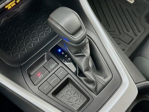 Used 2019 Toyota RAV4 XLE FWD image 24
