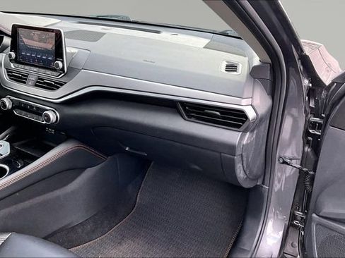 Used 2024 Nissan Altima 2.5 SR image 18