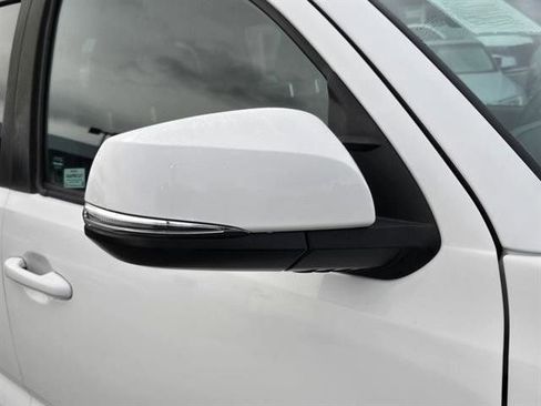 Used 2022 Toyota Tacoma TRD Off-Road image 26